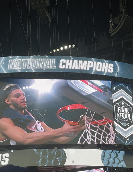 33_Andre Jackson cutting down the net