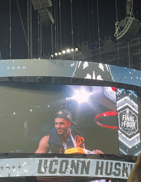 34_Andre Jackson cutting down the net_2